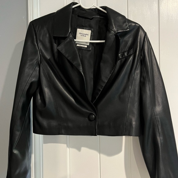 Abercrombie & Fitch Black Vegan Leather Cropped Blazer - Picture 3 of 5
